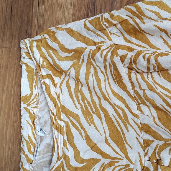 Midnight Sky,  Ladies Skirt, Size XL,   Golder Yellow and White - Picture 4 of 8